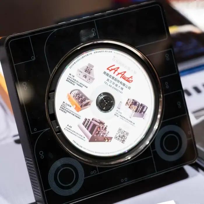 NOUVEAU FiiO BEATBOX Lecteur CD Audio Tout-en-un Stéréo Basses Puissantes avec Puce FM Indépendante Haut-parleur CD Portable Mécanisme de Cadran à Billes en Acier
