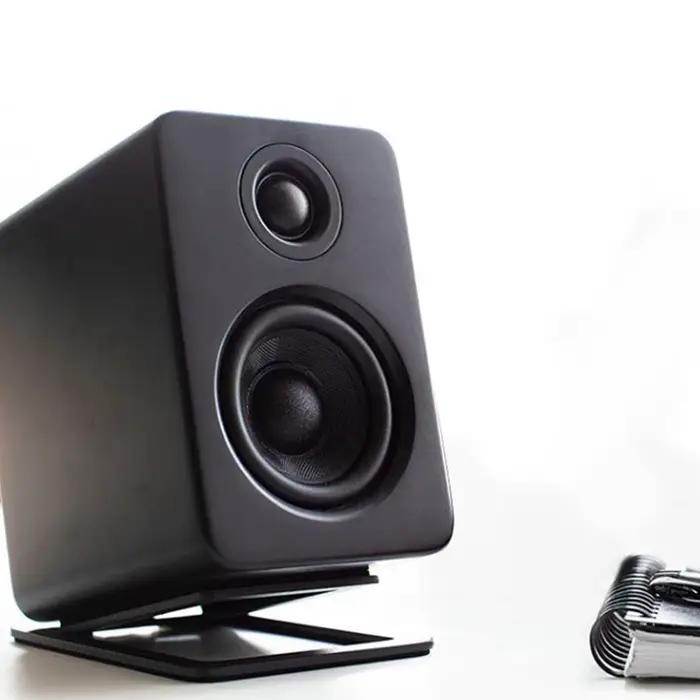 Le support d'enceinte de bureau améliore les effets sonores spatiaux et l'absorption des chocs