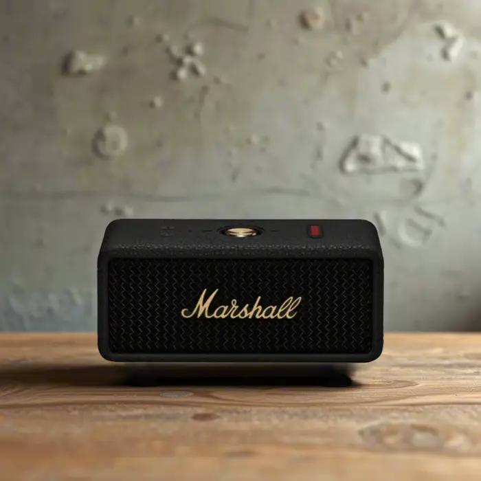 Haut-parleur Bluetooth portable Marshall Emberton III avec son stéréo puissant et basses profondes pour musique immersive et résistance étanche IP67 pour extérieur et intérieur